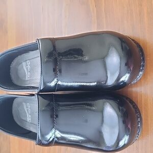 Dansko EU 41W Black Patent Leather Slip-on Clogs 499020202 Women  Size 36